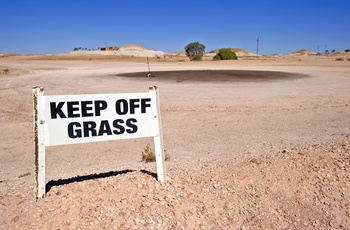 Skilt på golfbanen i Coober Pedy, South Australia