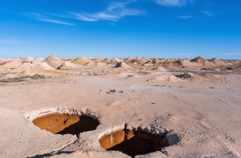 Miner, huller og affaldsbjerge i opalbyen Coober Pedy i South Australia