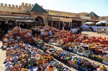 Souvenirbutik med krukker i Meknes - Marokko