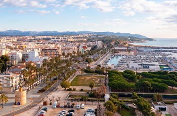 Kysten nær feriebyen Vilanova I la Geltru, Costa Dorada i Spanien