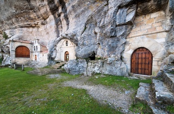 Spanien, Asturien - Gammel bygning ved San Bernabé Grotten
