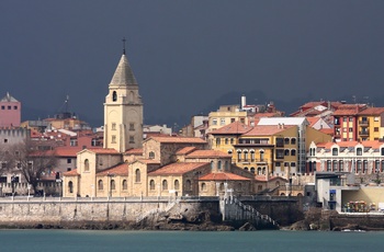 Spanien, Asturien, Gijón - San Pedro kirken