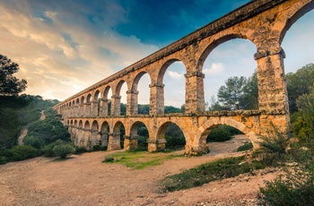 Spanien, Catalonien, Tarragona - ækvadukten Les Ferreres også kendt som Pont del Diable ved solnedgang