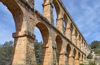 Spanien, Catalonien, Tarragona - ækvadukten Les Ferreres set fra neden