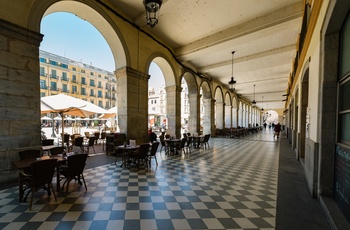 Spanien, Girona - cafeer på torvet