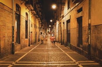Spanien, Navarra, Pamplona - byens gader ved nattetid