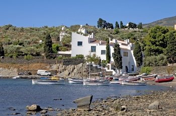 Dalis hus i Port Lligat, Costa Brava i Spanien