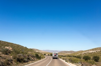 Autocamper kører gennem Andalusien - Spanien