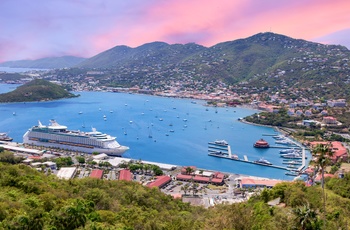 Udsigt til havnen i hovedstaden Charlotte Amalie på St. Thomas Havn, USA