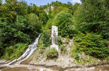 Statue af Prometheus i Borjomi centrale park - Georgien