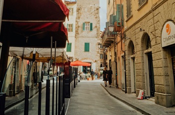 Stemning i den gamle bydel i Pisa, Toscana i Italien - Foto: Nicole Fewster, Unsplash