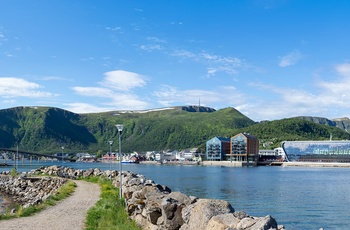 Byen Stokmarknes i Lofoten, Nordnorge