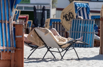 Strandstole på stranden i Laboe - Slesvig-Holsten i Tyskland
