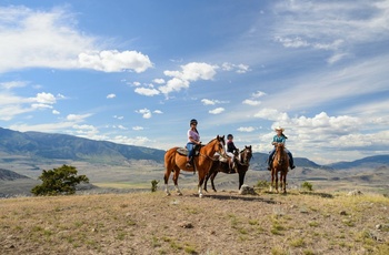 Sundance Guest Ranch, Familie til hest