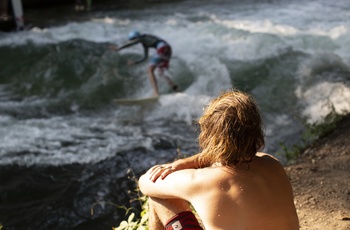 Surfer ved Eisbach i München © München Tourismus, Frank Stolle