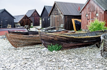 Fiskehuse og fiskebåde på Fårö, Gotland i Sydsverige