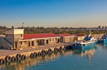 Lille havn på øen Robben Island, Sydafrika