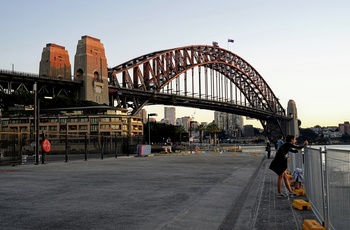 Sydney Harbour Bridge tidlig morgen - Foto Partha Narasimhan Unsplash