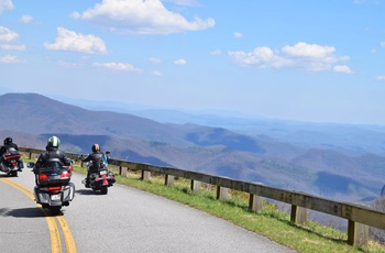 Motorcykler på Blue Ridge Parkway i Sydstaterne, USA