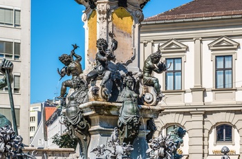 Italiensk inspireret springvand i Augsburg, Sydtyskland