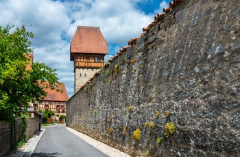 Den gamle bymur i middelalderbyen Dinkelsbühl, Sydtyskland