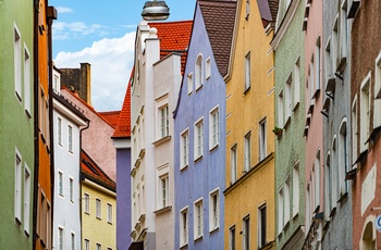 Smukke farverige facader i Landsberg am Lech, Sydtyskland