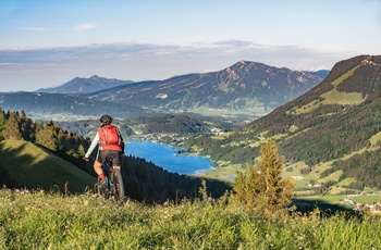 På mountainbike i de tyske Alper ved Oberstaufen i Sydtyskland