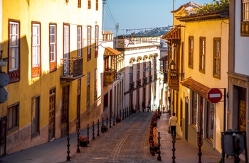 Stejl gade i byen La Orotava på Tenerife, de Kanariake Øer, Spanien