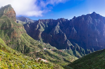 Byen Masca midt mellem bjergene på Tenerife