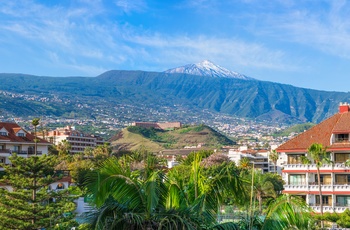 Udsigt fra Puerto del la Cruz til vulkanen Pico del Teide, Tenerife