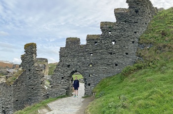 Ruinerne af Tintagel Castle i det nordlige Cornwall - Det sydlige England