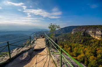 Udsigtspunkt nær Pravcicka Archway i Nationalpark Bohemian Schweiz - Tjekkiet