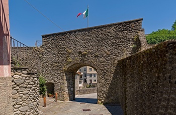 Byport i Castelnuovo di Garfagnana - apuansk alpeby i Toscana