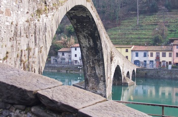 Ponte della Maddalena, Djævlebroen nord for Lucca