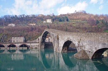 Ponte della Maddalena, Djævlebroen nord for Lucca