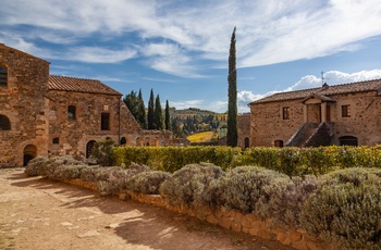 Gårdhaven i klosteret Sant Antimo i byen Montalcino, Toscana
