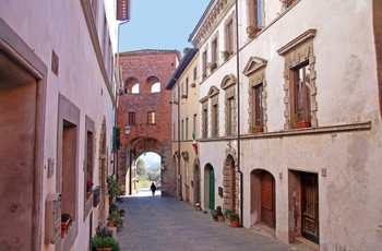 Gade mod byport i Montecarlo, Toscana
