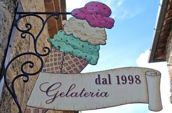 Gelateria - skilt til isbod i Monteriggioni, Toscana