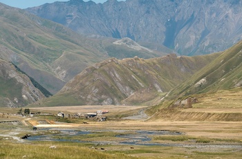 Forladt lille landsby i Truso-dalen - Georgien