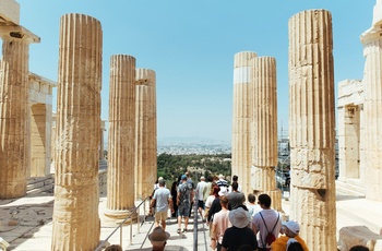 Turister besøger Akropolis i Athen i Grækenland - Foto: Francesco Zivoli, Unsplash