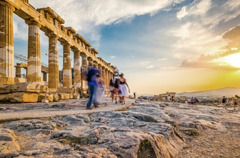 Turister ved Parthenon i Athen, Grækenland