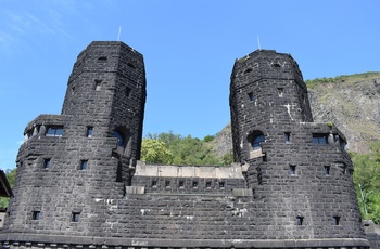 Tyskland, Remagen - de historiske tårne på Ludendorff broen over Rhinen