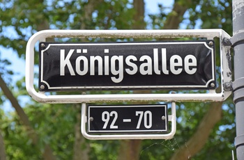 Vejskilt Königsallee i Düsseldorf, Tyskland