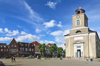 Stort torv i centrum af Husum, Schleswig-Hiolstein, Tyskland