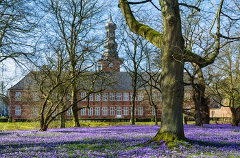 Husum slot på en forårsdag, Schleswig-Holstein, Tyskland