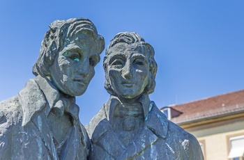 Statue af Brøderne Grimm i Kassel, Midttyskland