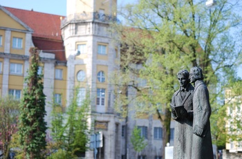 Statue af Brøderne Grimm i Kassel, Midttyskland