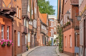 Brostensbelagt gade i Lauenburg, Nordtyskland