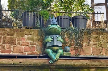 Figur fra Brøderne Grimms eventyr, Marburg i Midttyskland