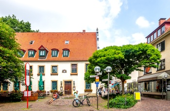 Hyggeligt torv i byen Osnabrück i Niedersachsen, Nordtyskland